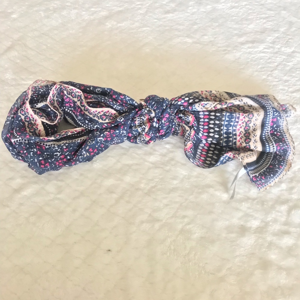 Colorful scarf!!